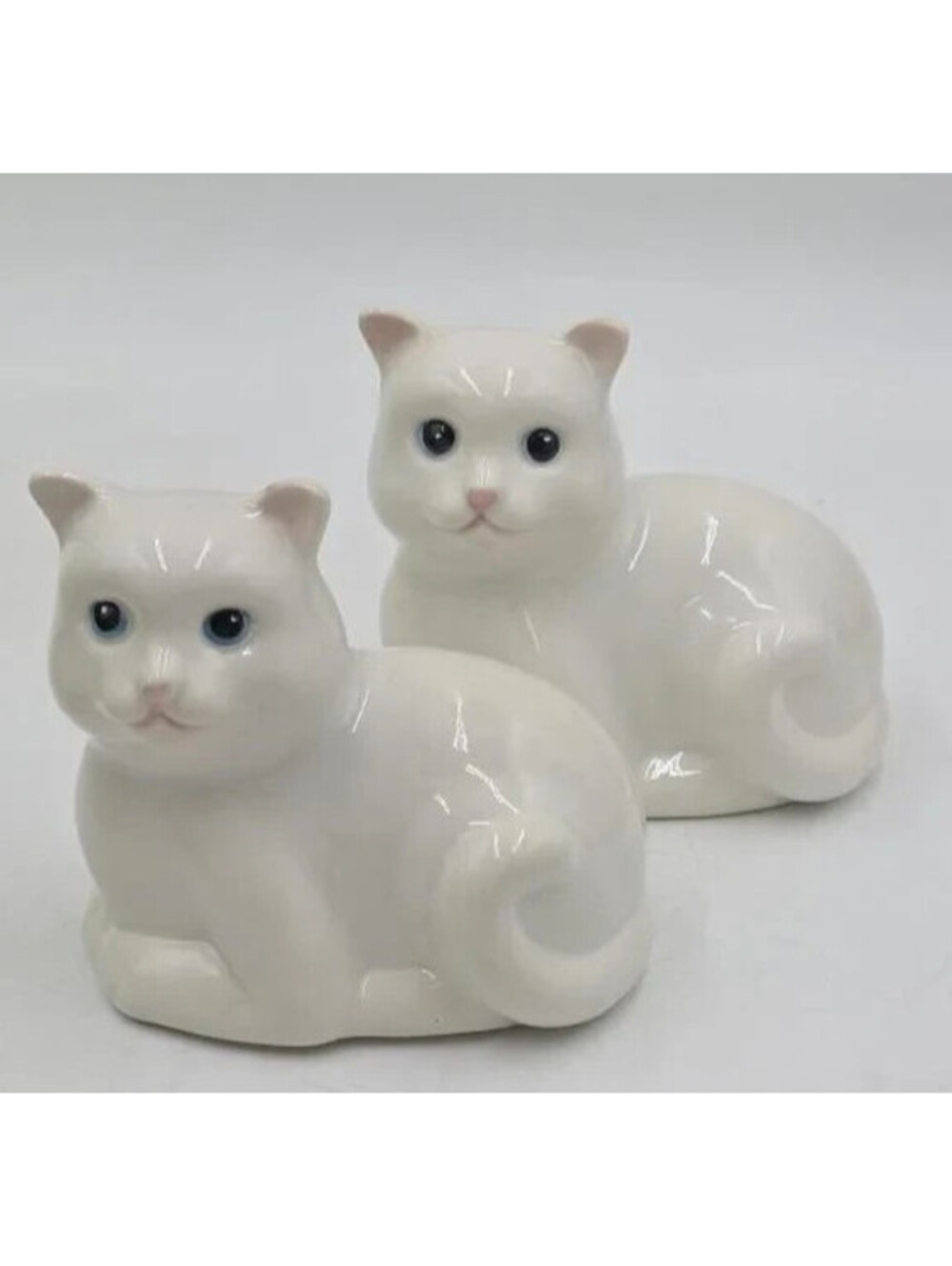 Rare Vintage White Cats Blue Eyes Salt & Pepper Shakers Stamped Metolx Calif USA